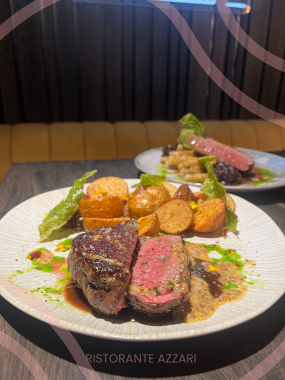 Bélszínsteak, vörösboros jus, parázsburgonya 