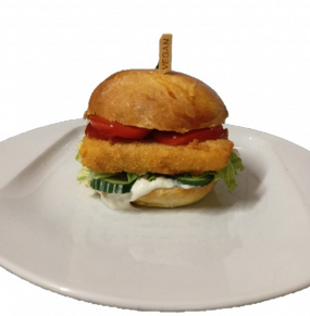 Smažák v bulce, steakové hranolky