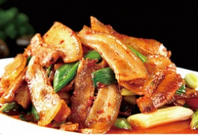 回锅肉 huí guō ròu