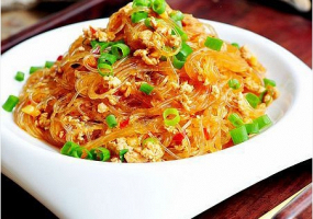 蚂蚁上树 mǎ yǐ shàng shù