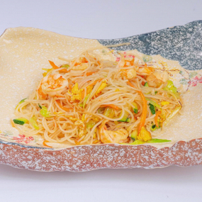 P5- Spaghetti di riso con gamberi, verdure e uova