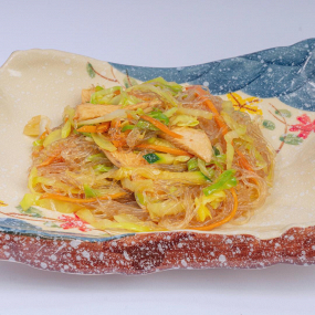 P18- Spaghetti di soia con pollo e verdure