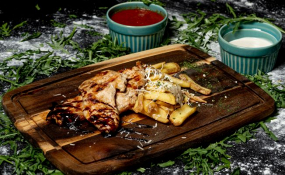 PIEPT DE PUI LA GRĂTAR