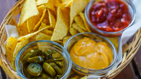 NACHOS sajtszósszal (normál adag)