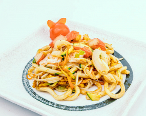 148.Udon con Verdure, Gamberi, Calamari, Surimi e Uova