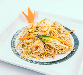 156.Spaghetti di Riso con Gamberi, Verdure e Uova