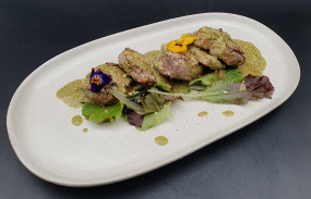 Mușchi interior de porc cu sos pesto 