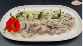 Vită cu sos alb si parmezan