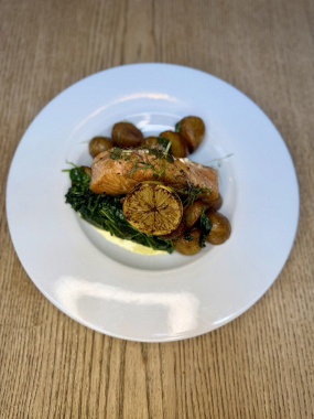 Salmone su letto di spinaci