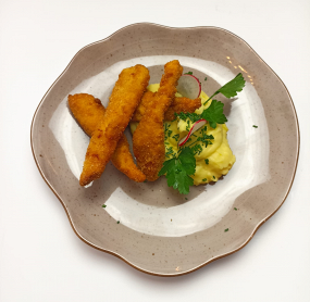 Smažené kuřecí stripsy, jemná bramborová kaše