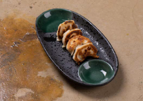 23. RAVIOLI ALLA PIASTRA 煎饺 