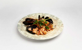 53. SPAGHETTI DI RISO CON FRUTTI DI MARE 海 鲜 粉 干