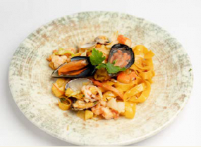 70. FETTUCCINE CON FRUTTI DI MARE 海鲜 宽面