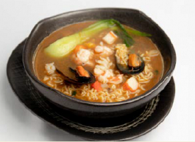 72. RAMEN IN BRODO CON FRUTTI DI MARE 海鲜拉面
