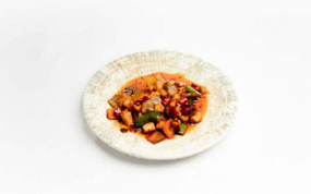 131. POLLO GONBAO 宫 保 鸡 丁