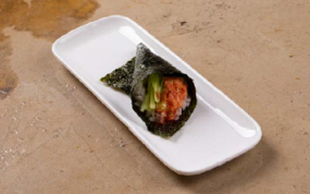253. TEMAKI SPICY SALMON 