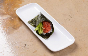 255. TEMAKI SPICY TUNA 
