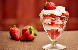 563. PANNA E FRAGOLA