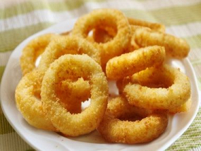 200g Smažené cibulové kroužky s česnekovou omáčkou