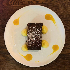 Fondant au chocolat, crème au fruit de la passion