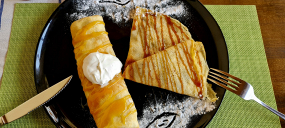 Clătite cu gem și frișcă