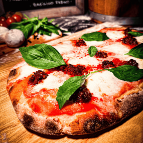 Pinsa Nduja mit Büffelmozzarella