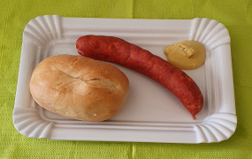 Knacker mit Brötchen 