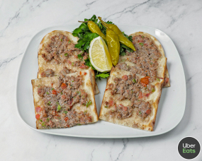 25. Hackfleisch Pide