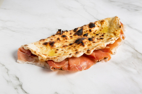 Mezzaluna con Prosciutto Crudo