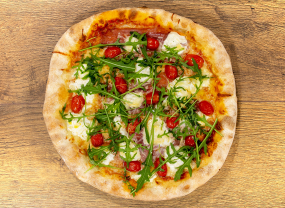 18. Pizza speciale prosciuto parma e buratta latte