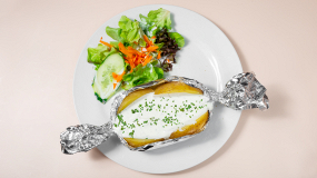 Baked Potatoe mit Sour Cream