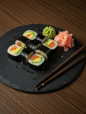 M2. Sake Avocado Maki 