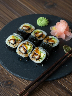 M6. Unagi Maki 