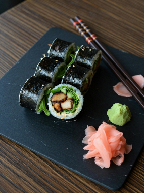 M12. Yakitouri Rucola Maki