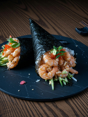 T2. Ebi Temaki, Garnele mit verschiedenen Gemüse