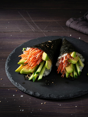 T3. California Temaki, Krebsfleisch, mit verschiedenem Gemüse