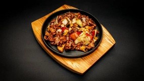 VITĂ CONDIMENTATĂ PE PLITĂ ÎNCINSĂ / SEASONED BEEF ON A HOT GRIDDLE