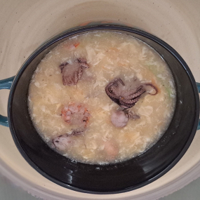 SUPĂ CU FRUCTE DE MARE ACRĂ PICANTĂ  / SPICY SOUR SEAFOOD SOUP 