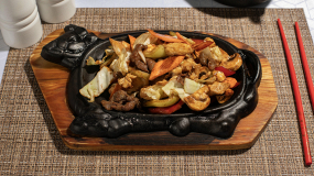 CARNE MIXTĂ PE PLITĂ ÎNCINSĂ / MIXED MEAT ON A HOT GRIDDLE