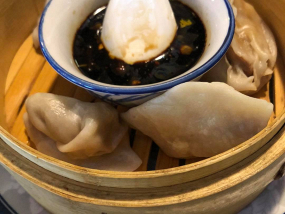 COLTUNAȘI CU SOS CHINEZESC / CHINESE DUMPLINGS WITH CHINESE SAUCE