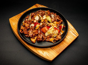 CARNE DE PORC PE PLITĂ ÎNCINSĂ / PORK ON A HOT GRIDDLE