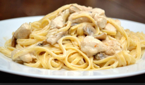 PENNE CU SOS ALB SI PIEPT DE PUI /PENNE WITH CHICKEN BREAST AND WHITE SAUCE 350g