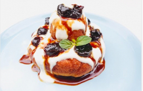 PAPANASI CU DULCEATA SI SMANTANA/FRIED DUMPLINGS WITH JAM AND SOUR CREAM   400g