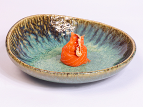 B1: BIGNE SPICY SALMON