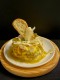 Ous estrellats amb salsa de tòfana i encenalls de parmesà