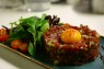 Steak tartar de bou de Girona tallat a ganivet